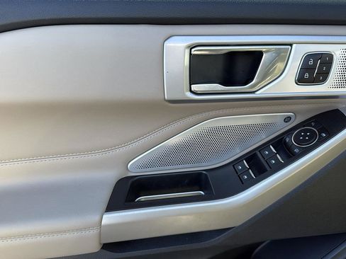 Used 2022 Ford Explorer Limited w/ Limited Technology Package image 12