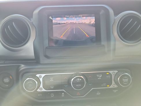 Used 2021 Jeep Gladiator Sport AWD/4WD image 14