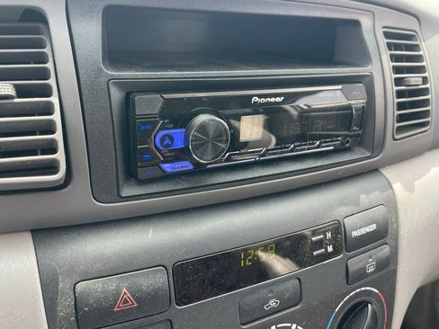 Used 2004 Toyota Corolla LE image 7