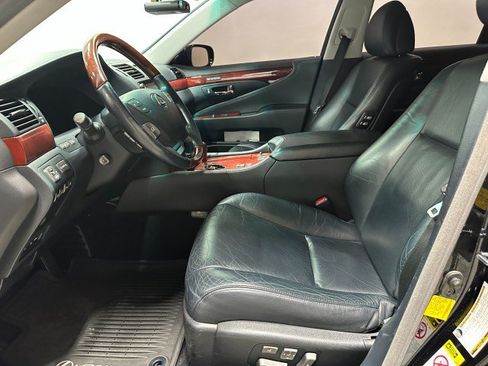 Used 2011 Lexus LS 460 w/ Comfort Pkg RWD image 19