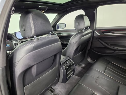 Used 2021 BMW 530i w/ M Sport Package RWD image 40