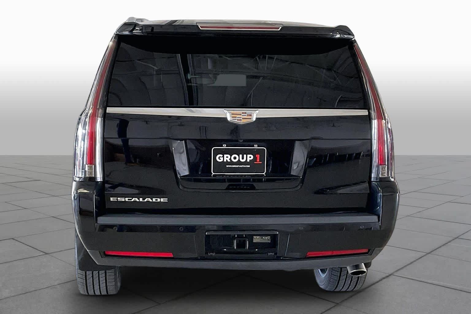 Used 2016 Cadillac Escalade ESV Luxury AWD/4WD image 4