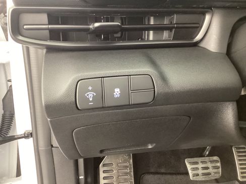 Certified 2025 Hyundai Elantra Sport image 23