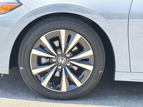 Certified 2024 Honda Civic EX image 32