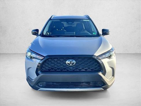 Used 2025 Toyota Corolla Cross LE image 2