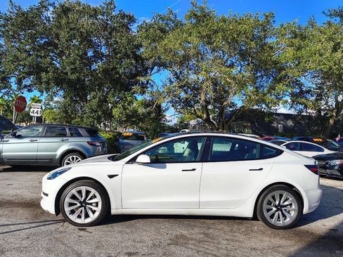 Used 2022 Tesla Model 3 Long Range AWD/4WD image 5