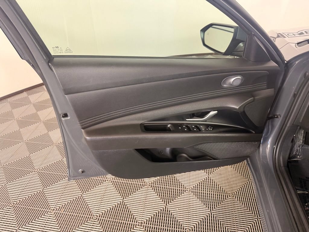 Used 2024 Hyundai Elantra Limited FWD image 16