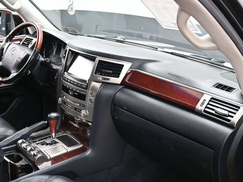 Used 2013 Lexus LX 570 4WD image 35