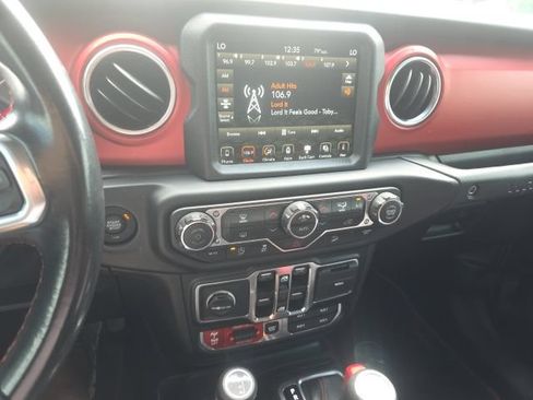 Used 2019 Jeep Wrangler Unlimited Rubicon AWD/4WD image 14