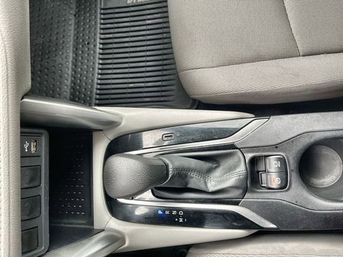 Used 2022 Toyota Corolla Cross L image 22