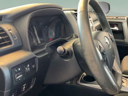 Used 2020 Toyota 4Runner SR5 AWD/4WD image 21