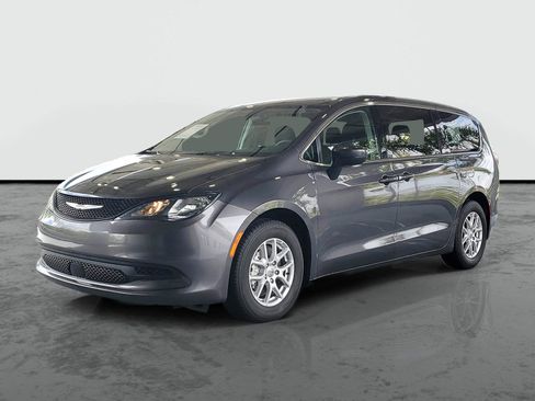 Certified 2022 Chrysler Voyager LX FWD image 3