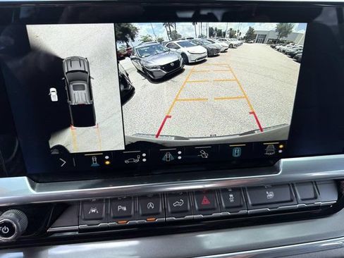 Used 2023 Chevrolet Silverado 1500 High Country w/ Technology Package AWD/4WD image 31