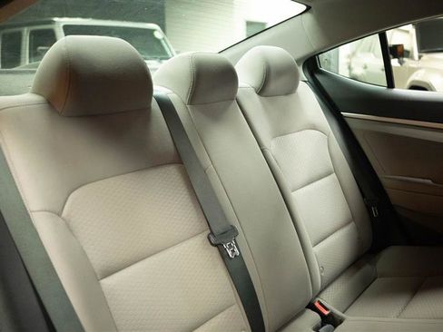 Used 2020 Hyundai Elantra SE FWD image 15