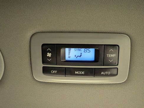 Used 2018 Toyota Sienna Limited image 60