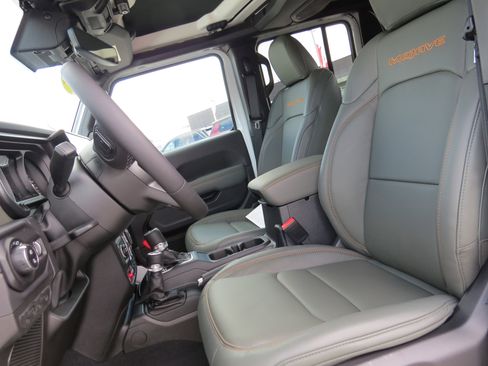 New 2025 Jeep Gladiator Mojave image 20