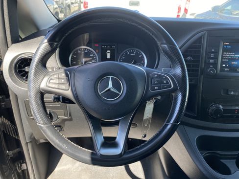 Used 2022 Mercedes-Benz Metris image 12