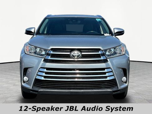 Used 2017 Toyota Highlander Limited Platinum FWD image 2