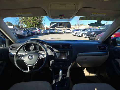 Used 2016 Volkswagen Jetta SE image 14