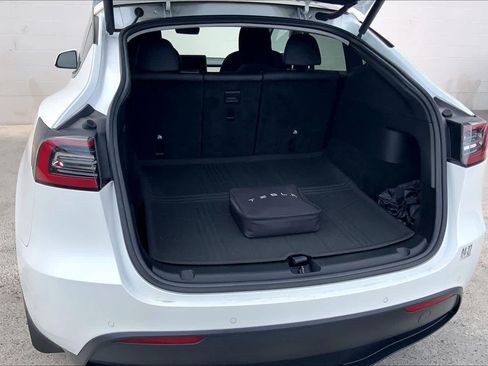 Used 2022 Tesla Model Y Long Range AWD/4WD image 18