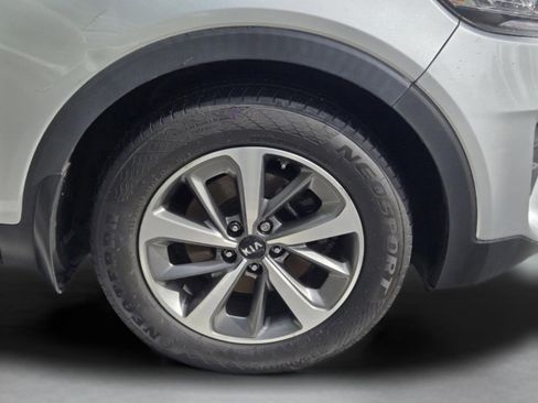 Used 2020 Kia Sorento LX FWD image 40