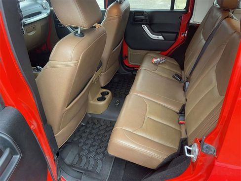 Used 2017 Jeep Wrangler Unlimited Rubicon w/ Connectivity Group image 17