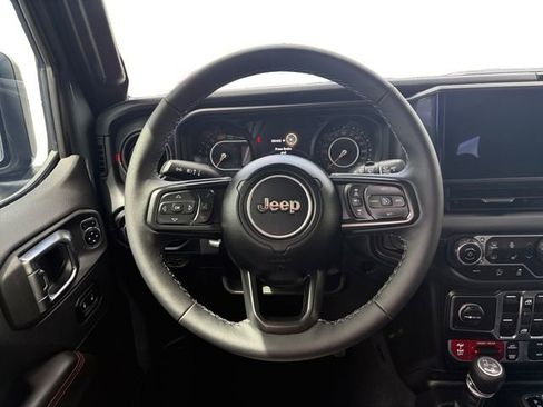 Used 2025 Jeep Wrangler Unlimited Rubicon image 13