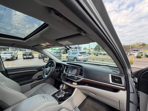 Used 2015 Toyota Highlander Limited AWD/4WD image 12