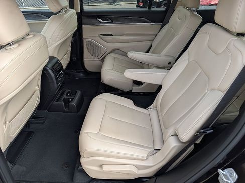 Used 2022 Jeep Grand Cherokee L Limited image 20