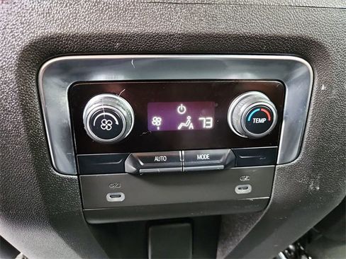 Used 2022 Chevrolet Suburban Z71 image 22