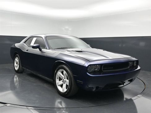 Used 2013 Dodge Challenger SXT RWD image 3