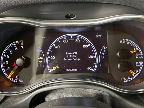 Used 2020 Jeep Grand Cherokee Laredo AWD/4WD image 22
