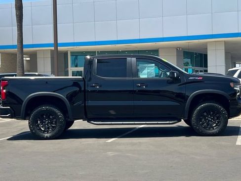 Used 2022 Chevrolet Silverado 1500 ZR2 w/ Technology Package AWD/4WD image 3