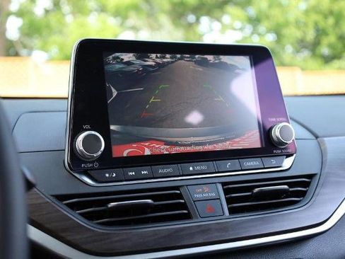 Certified 2025 Nissan Altima 2.5 SV FWD image 12