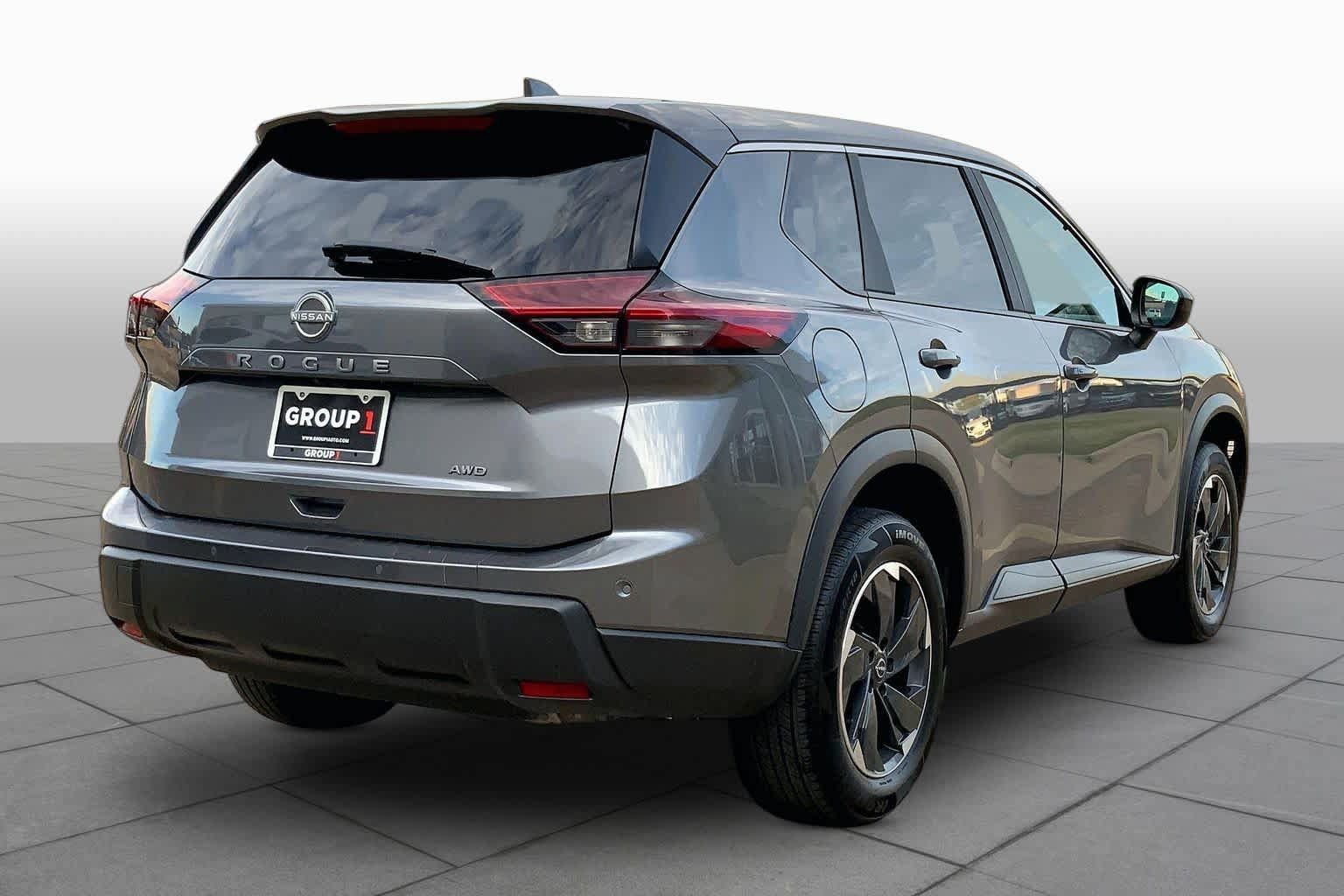 Used 2025 Nissan Rogue SV AWD/4WD image 12