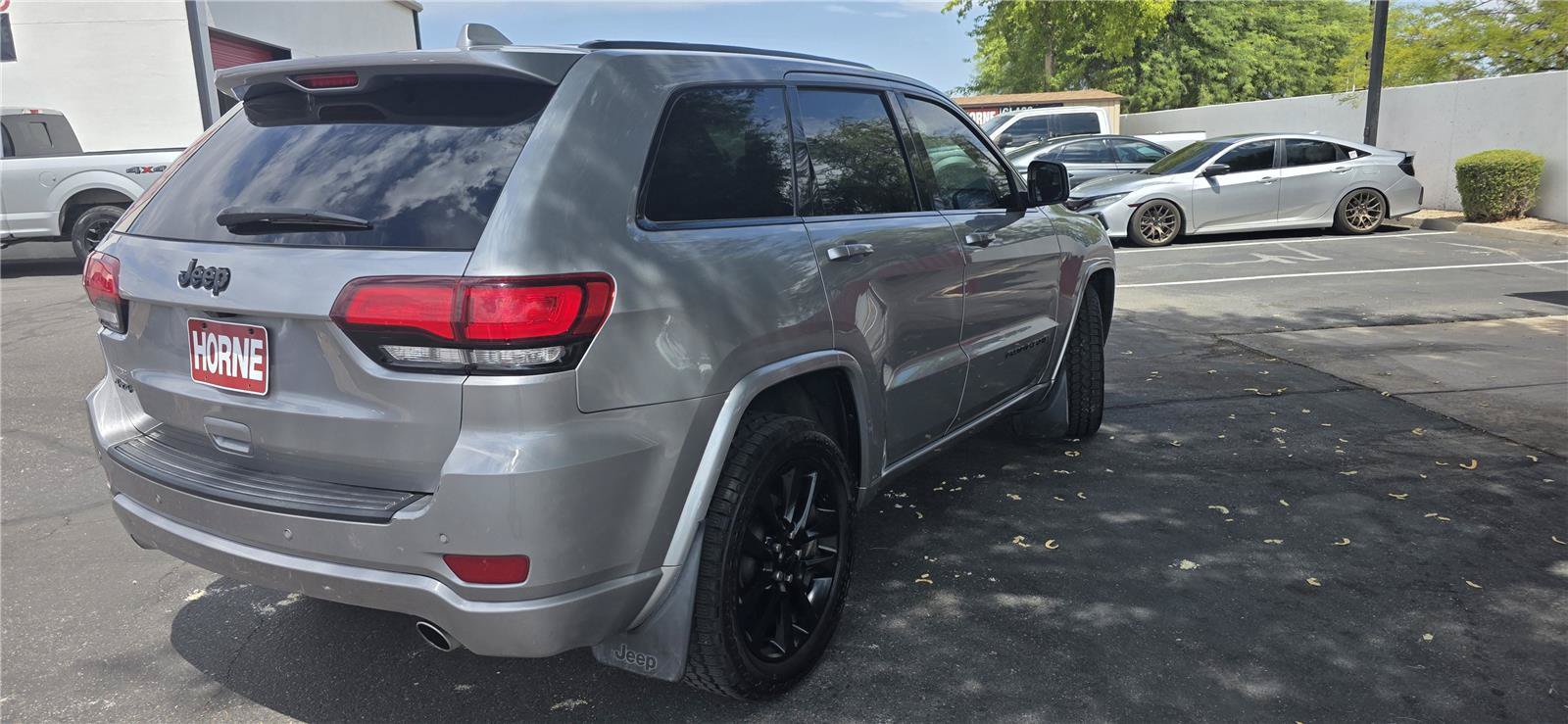Used 2020 Jeep Grand Cherokee Altitude AWD/4WD image 5