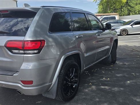 Used 2020 Jeep Grand Cherokee Altitude AWD/4WD image 5