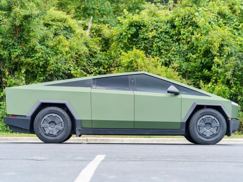 Used 2025 Tesla Cybertruck AWD Crew Cab image 5