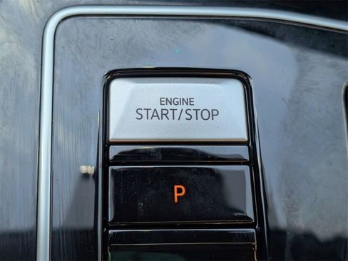 Certified 2024 Volkswagen Golf R 2.0T image 36