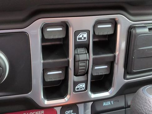 Used 2025 Jeep Gladiator Mojave AWD/4WD image 24