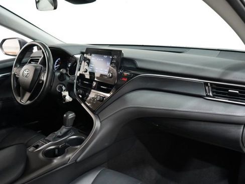 Used 2023 Toyota Camry SE image 16