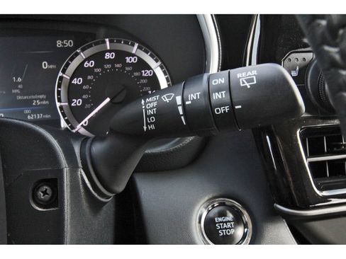 Used 2023 Toyota Highlander XLE FWD image 22