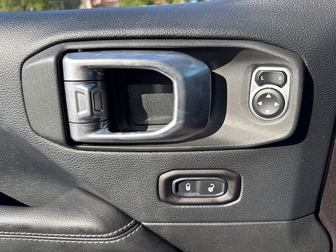 Used 2018 Jeep Wrangler Unlimited Sahara AWD/4WD image 20