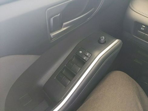Used 2022 Toyota Highlander L FWD image 28