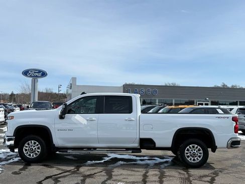 Used 2024 Chevrolet Silverado 2500 LT image 40