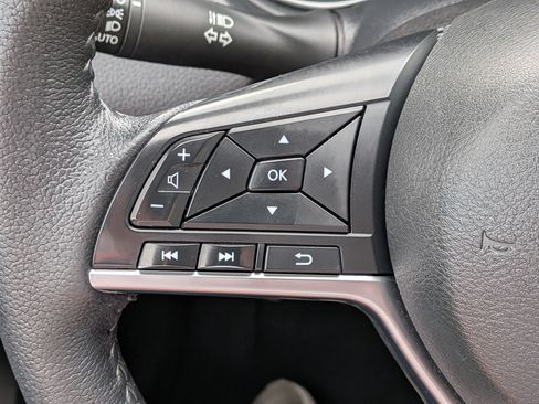 Used 2020 Nissan Rogue SV AWD/4WD image 19
