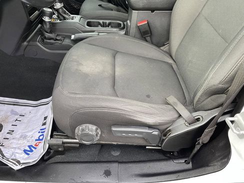 Used 2022 Jeep Wrangler Sport S image 3