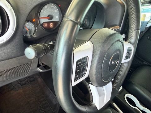 Used 2016 Jeep Wrangler Unlimited Sahara AWD/4WD image 17