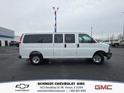 Used 2025 Chevrolet Express 3500 LT w/ LT Preferred Equipment Group image 4