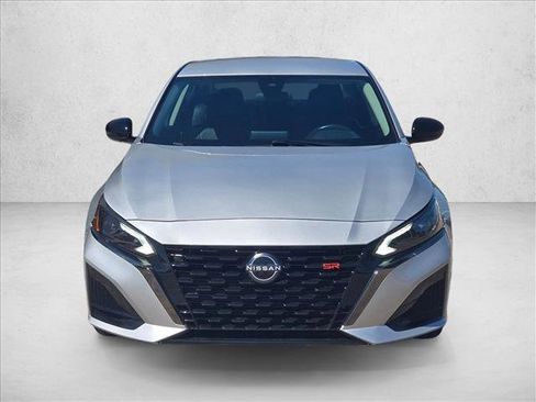 Used 2024 Nissan Altima 2.5 SR AWD/4WD image 2